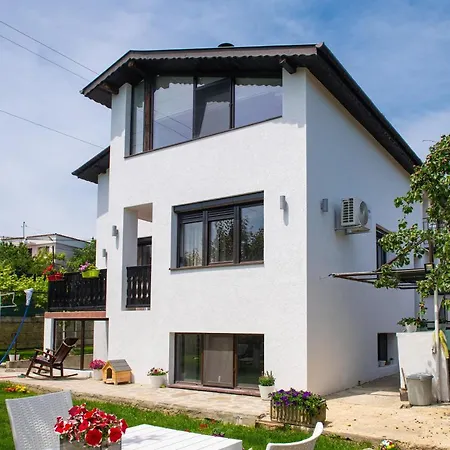 With Garden Close To Beach Apartamento Varna